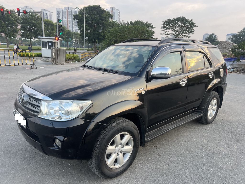 Toyota Fortuner 2011 2.7L Đen 180000 km. Mua bán Ô tô tại Quận Bắc Từ Liêm Hà Nội được đăng bởi Anh Tú hình 1