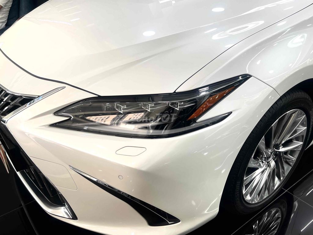 Lexus ES 2023 300h - 20000 km. Mua bán Ô tô tại Quận 1 Tp Hồ Chí Minh được đăng bởi Phan Quốc Lexus hình 4