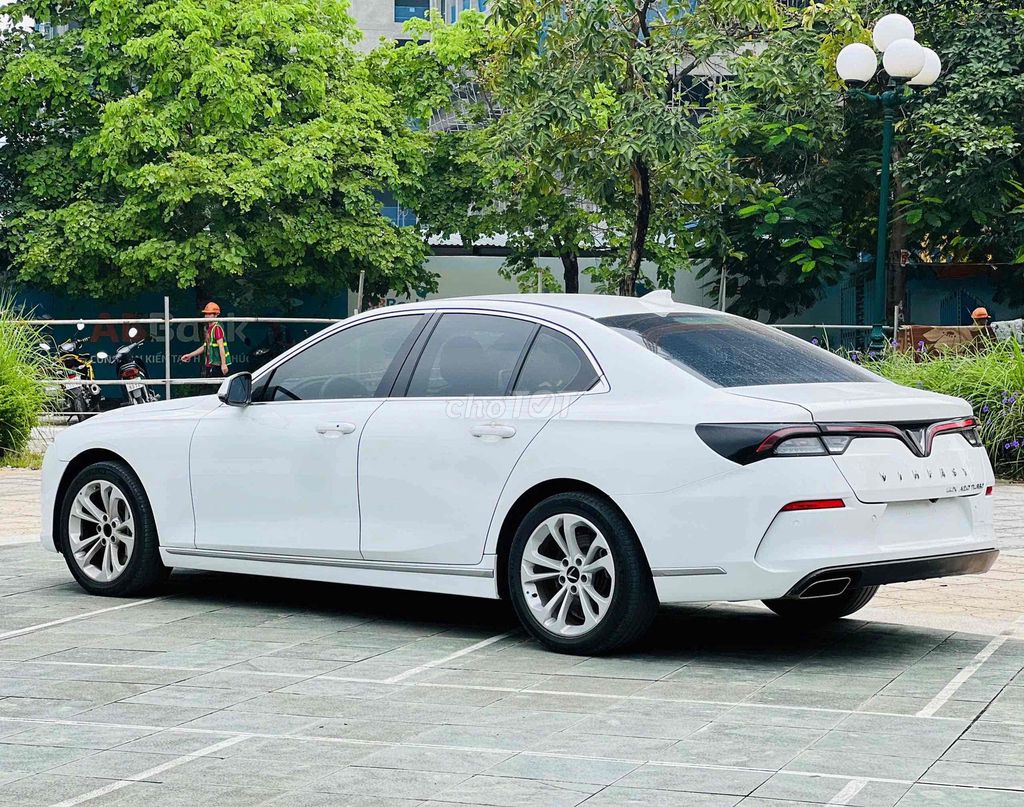 База VinFast Lux A 2021, белая, 6,8 тыс. км