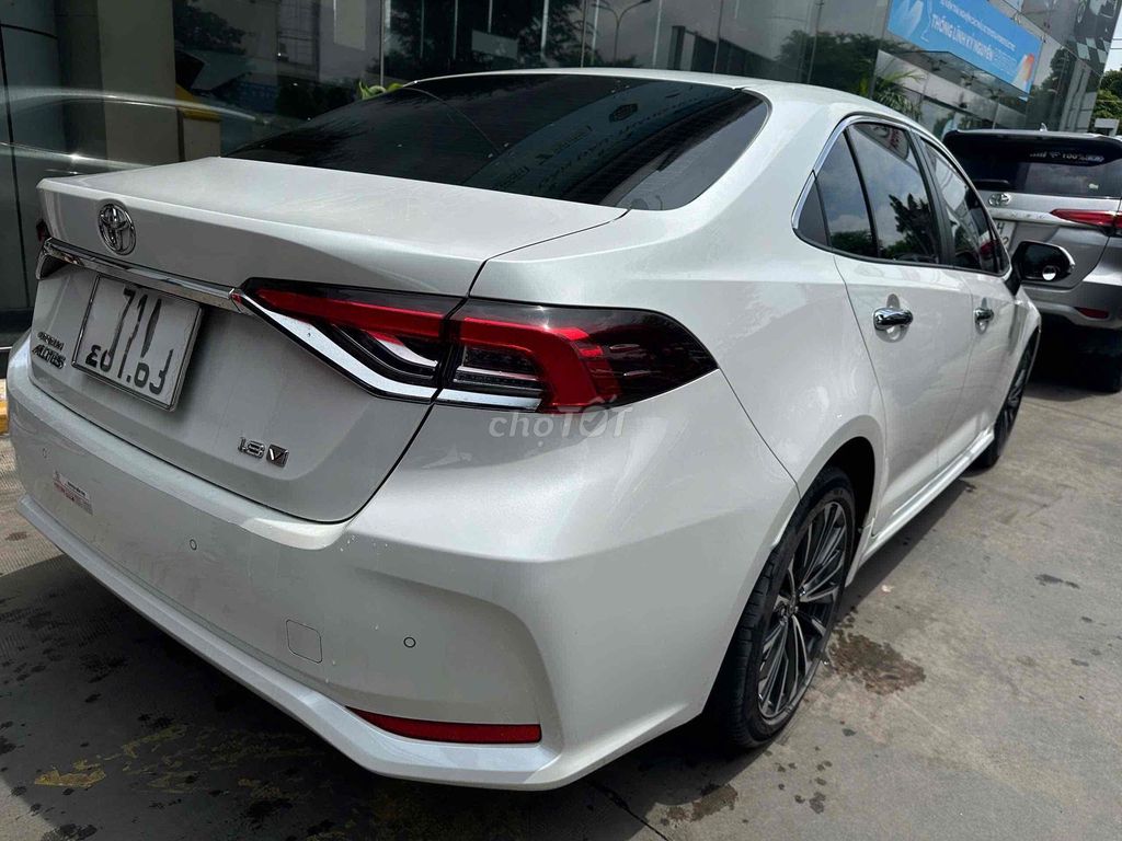 Toyota Corolla Altis 1.8V 2024 белый, пробег 70 800 км