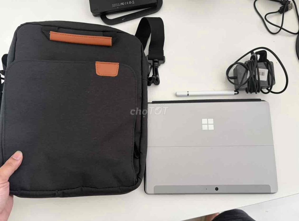 Microsoft Surface Go 2  Xám kèm thẻ 256GB và túi. Mua bán Laptop tại Quận 8 Tp Hồ Chí Minh được đăng bởi Dũng Dặt Dẹo hình 1
