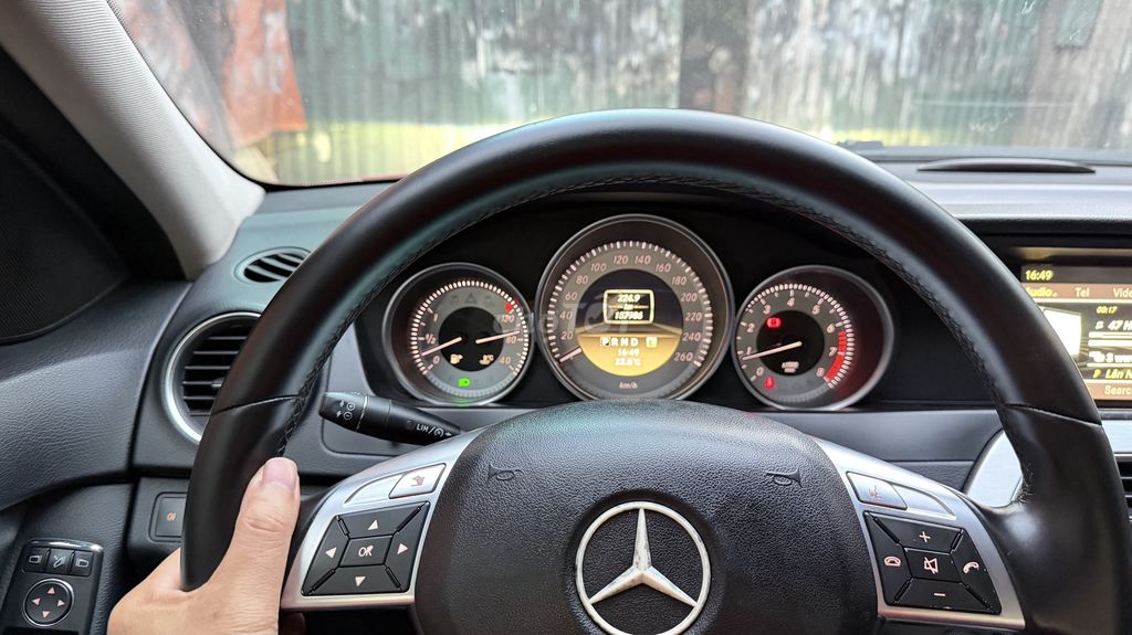 Mercedes-Benz C200 2011 Đỏ. Mua bán Ô tô tại Quận Tây Hồ Hà Nội được đăng bởi Nam hình 4