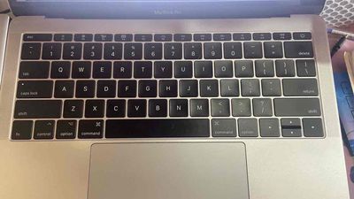 Macbook pro 2017 nguyên zin chưa thay thế