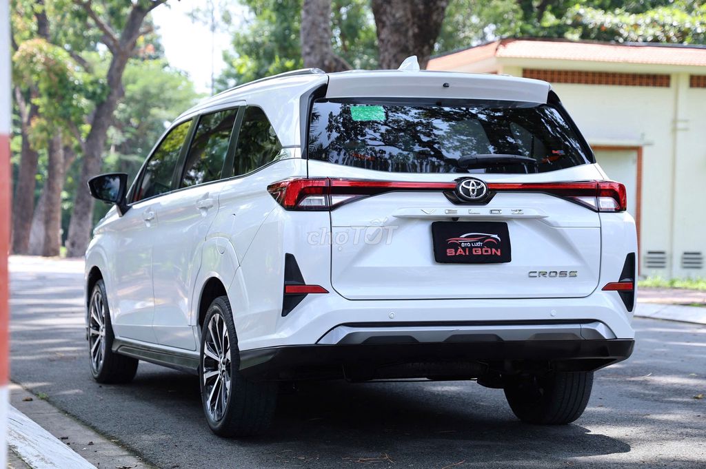 Toyota Veloz Top 2023 Белый 7 мест 50 тыс. км
