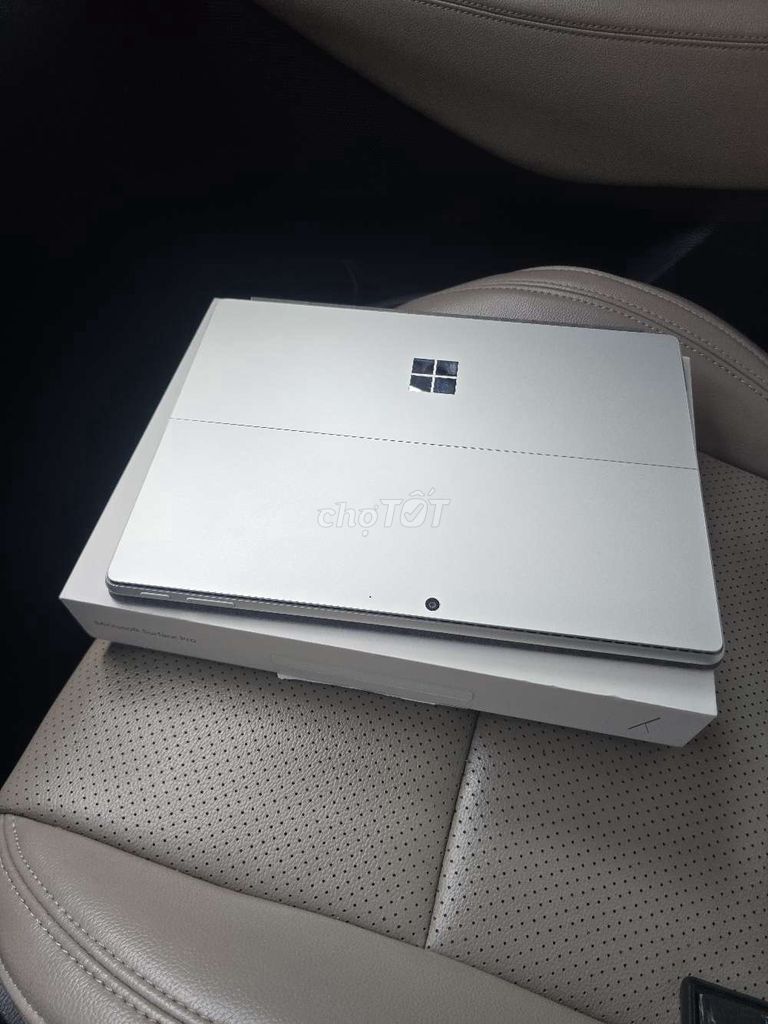 Máy tính bảng Microsoft Surface Pro Bạc. Mua bán Laptop tại Quận Long Biên Hà Nội được đăng bởi Văn Tập Nguyễn hình 1