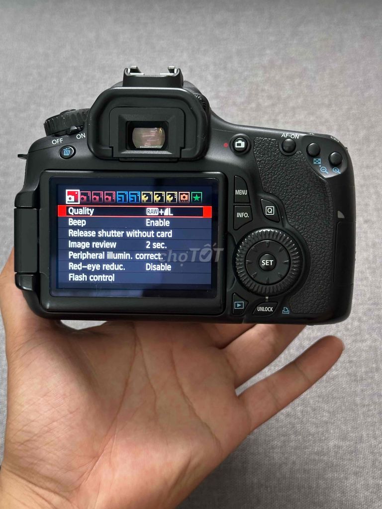 Canon EOS 60D + Kit 18-55mm STM 99%