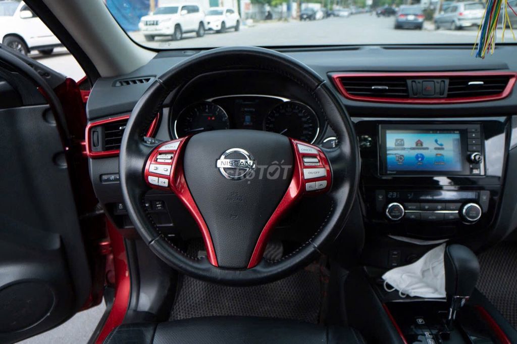 Nissan X-Trail Pre SV 2.5 2017 Красный