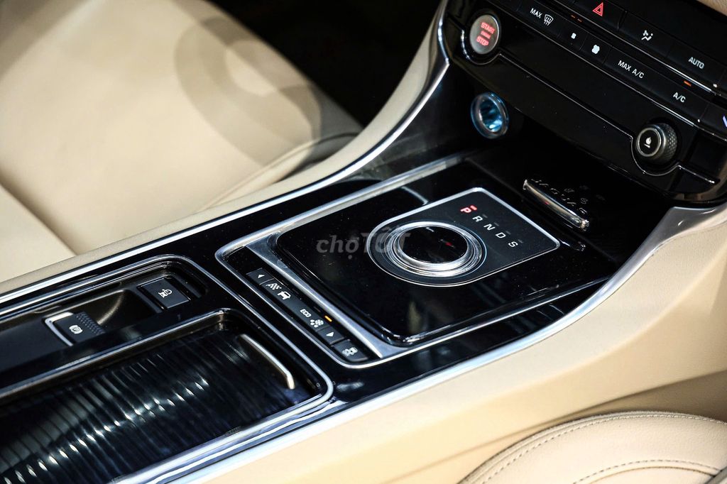 Jaguar XF Pure 2.0 AT 2017 - 1 Chủ Từ Đầu. Mua bán Ô tô tại Quận Tân Bình Tp Hồ Chí Minh được đăng bởi FatCar Auto hình 12