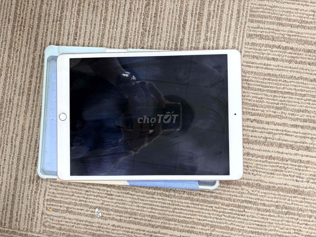 Apple iPad Pro 10.5 64GB 4G Vàng hồng. Mua bán Máy tính bảng tại Quận Hoàng Mai Hà Nội được đăng bởi Duy phương hình 1