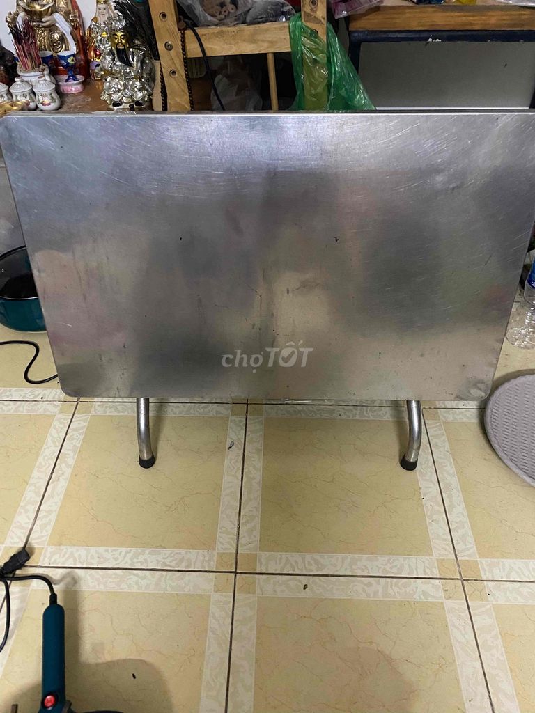 Dư một cái bàn Inox thanh lý giá rẻ