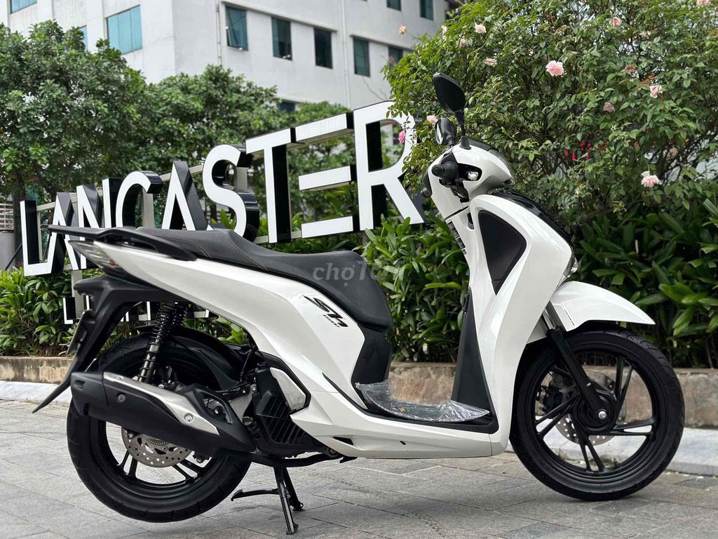 Cần bán SH 150 ABS 2018 màu trắng cực đẹp,cực chât. Mua bán Xe máy tại Quận Đống Đa Hà Nội được đăng bởi Xe Máy Vượng Trung hình 6