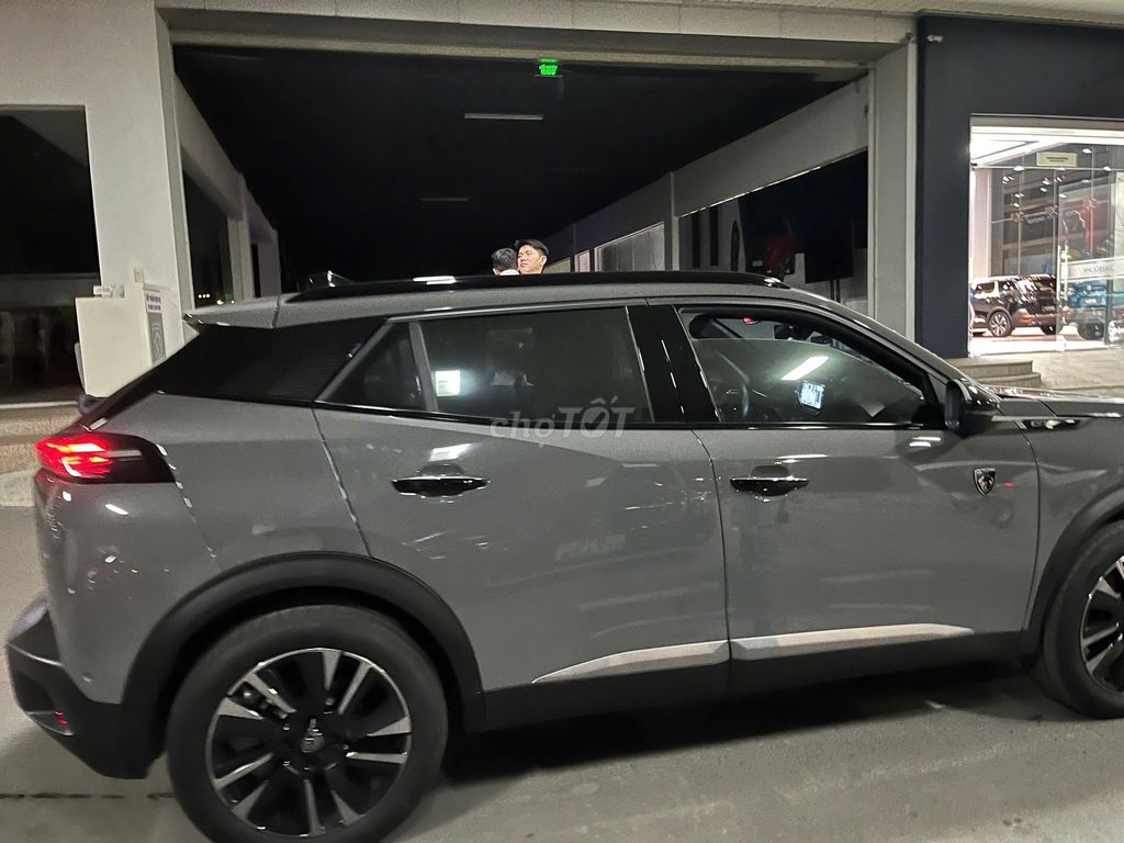 Peugeot 2008 GT 1.2 AT ALL NEW серый 14 000 км