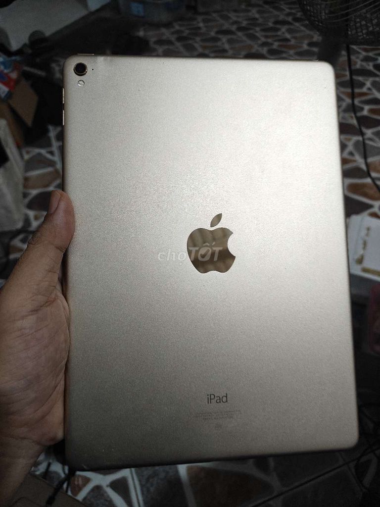 Apple iPad Pro 9.7 inch 32GB Wifi Vàng đồng. Mua bán Máy tính bảng tại Thành phố Nha Trang Khánh Hòa được đăng bởi Long hình 1