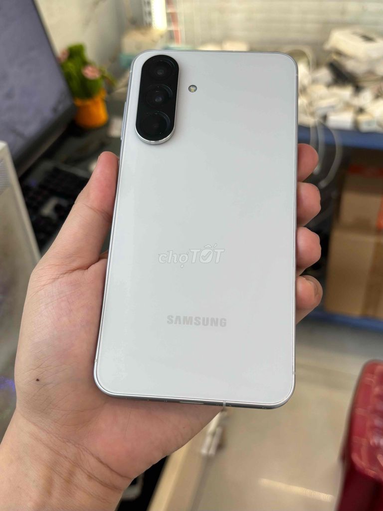 Samsung Galaxy A56 5G 128GB Xám Trắng 99%. Mua bán Điện thoại tại Thành phố Mỹ Tho Tiền Giang được đăng bởi Phước Lộc Mobile Mỹ Tho hình 1