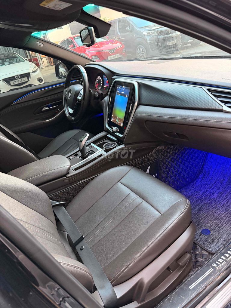 Базовая база VinFast Lux A 2.0 2022, черная, 11 К