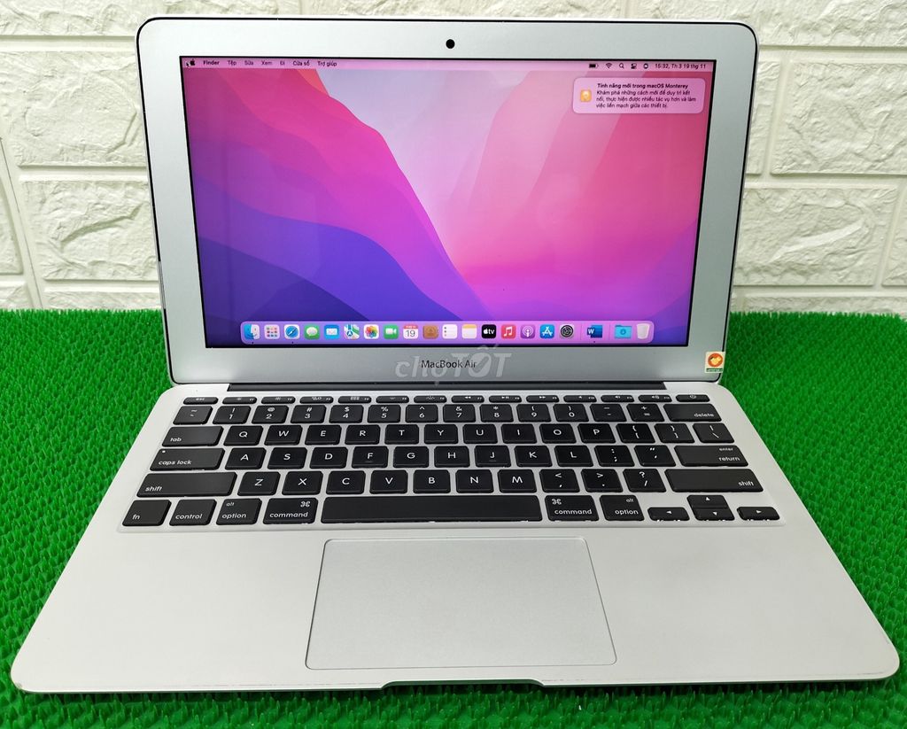 Mac air 2015 chip i5 nhỏ gọn thuận tiện cho đi lại