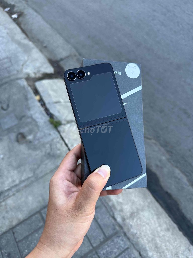 Samsung Galaxy Z Flip7 FE 8GB/128GB Đen. Mua bán Điện thoại tại Thành phố Nha Trang Khánh Hòa được đăng bởi Việt hình 1