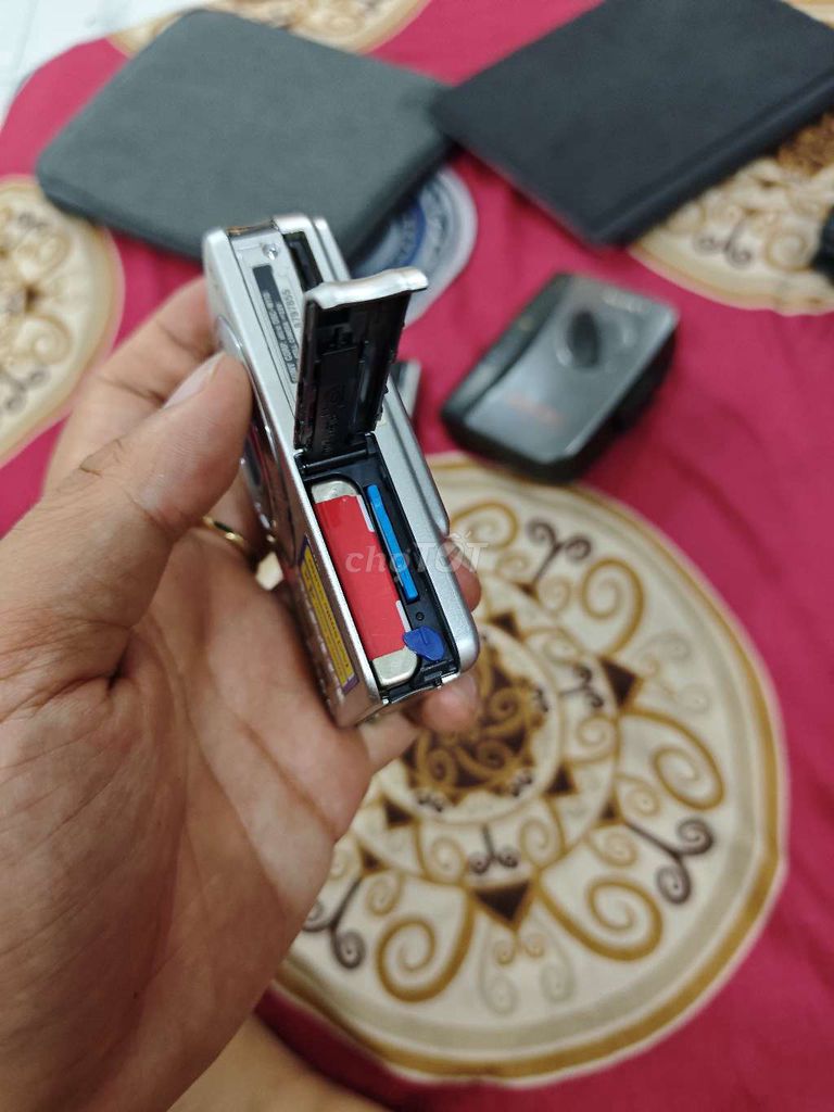 Máy ảnh Sony Cyber-shot Bạc. Mua bán Máy ảnh, Máy quay tại Thành phố Thủ Dầu Một Bình Dương được đăng bởi Nguyễn Trung Trực hình 1