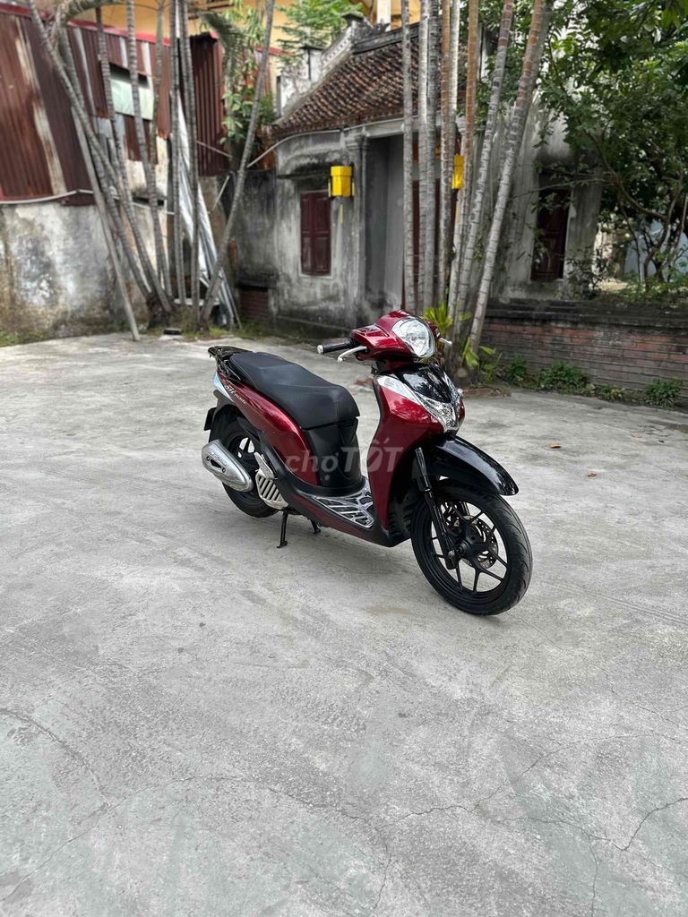 Honda SH Mode 2016 Đỏ đen 20000 km. Mua bán Xe máy tại Quận Lê Chân Hải Phòng được đăng bởi Nguyễn Thế Hiếu hình 3