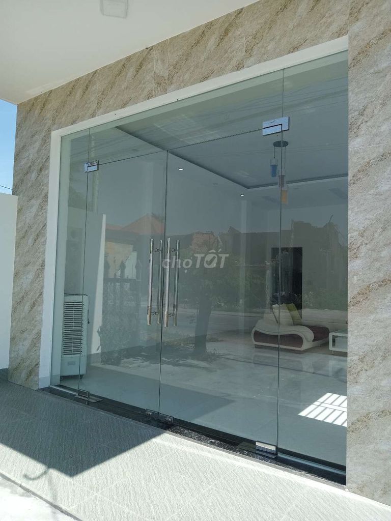 Cần thanh lý lại bộ cửa kính cường lực. Mua bán Nội thất, đồ gia dụng khác tại Quận Cẩm Lệ Đà Nẵng được đăng bởi Nguyễn Một hình 1