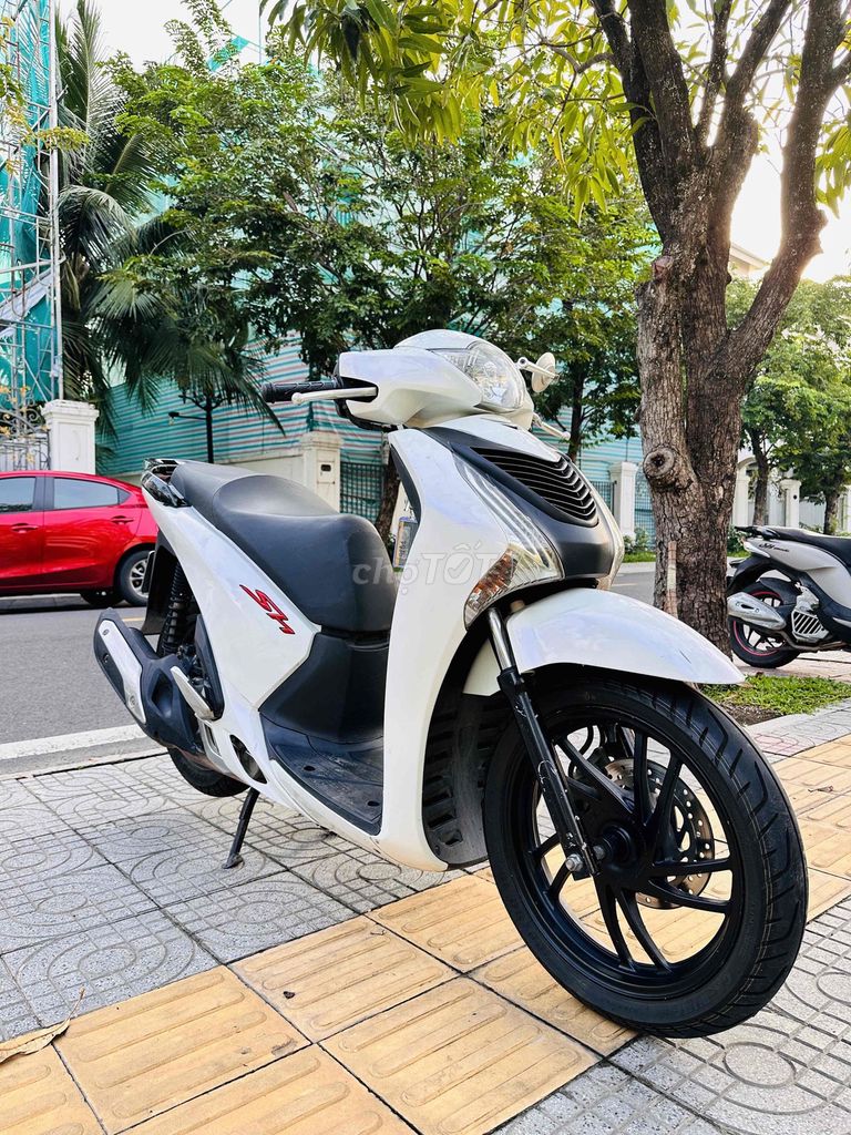 Хонда SH 125 2015 Белая Черная