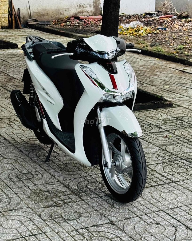Honda SH 125i конец 2025 Белый черный б/у 1 хозяин