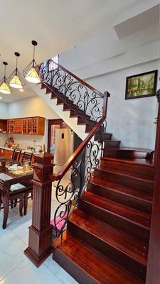 Bán nhà TTTP Nha Trang đường Hồ Xuân hương 3 tầng đẹp full nội thất. Mua bán nhà ở tại Thành phố Nha Trang Khánh Hòa được đăng bởi Nguyễn Văn Tú