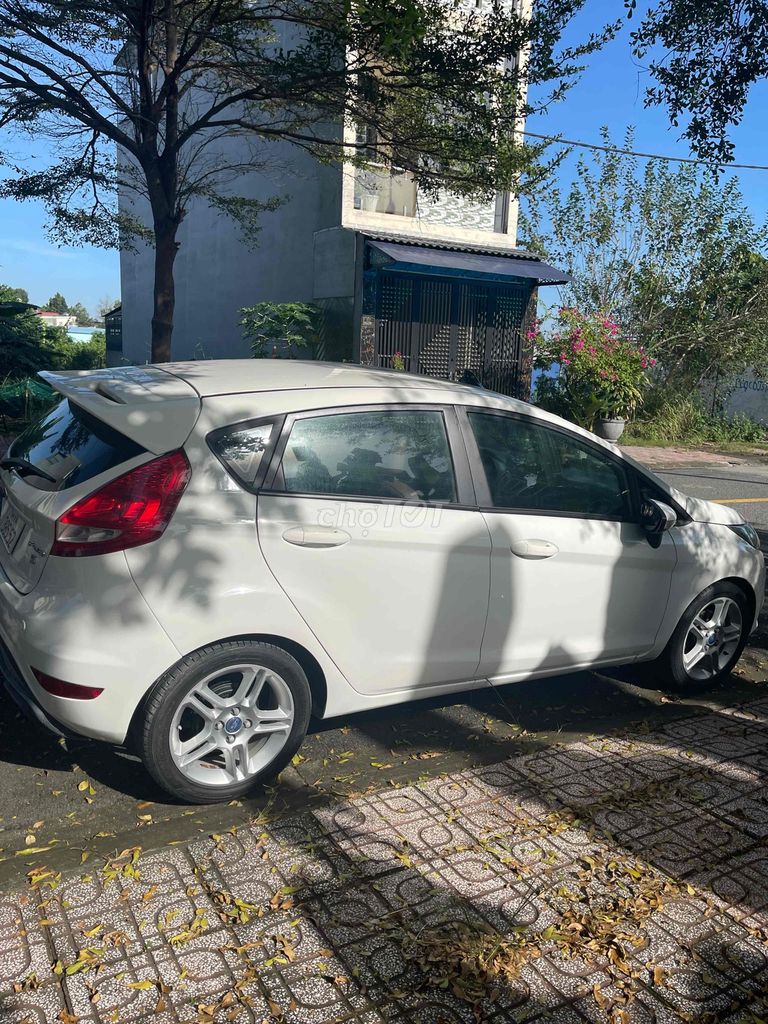 Ford Fiesta 2011 1.6 AT Sedan - 11000 km. Mua bán Ô tô tại Thành phố Thuận An Bình Dương được đăng bởi hoàng ngân spa  hình 3