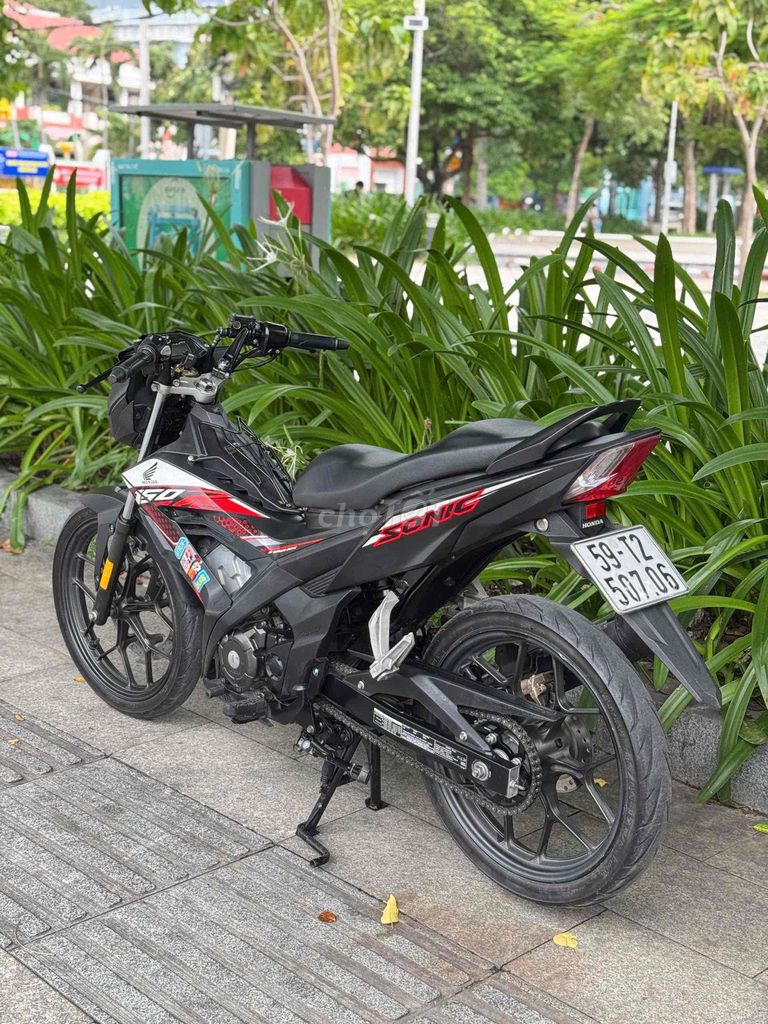 Honda Sonic 150 2021 черно-бело-красный 16 000 км с гос. номером Хошимина