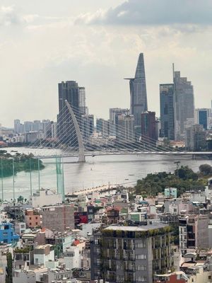 Bán 2 phòng ngủ, lầu cao view sông  tuyệt đẹp, giá chỉ 8.5 tỷ/căn