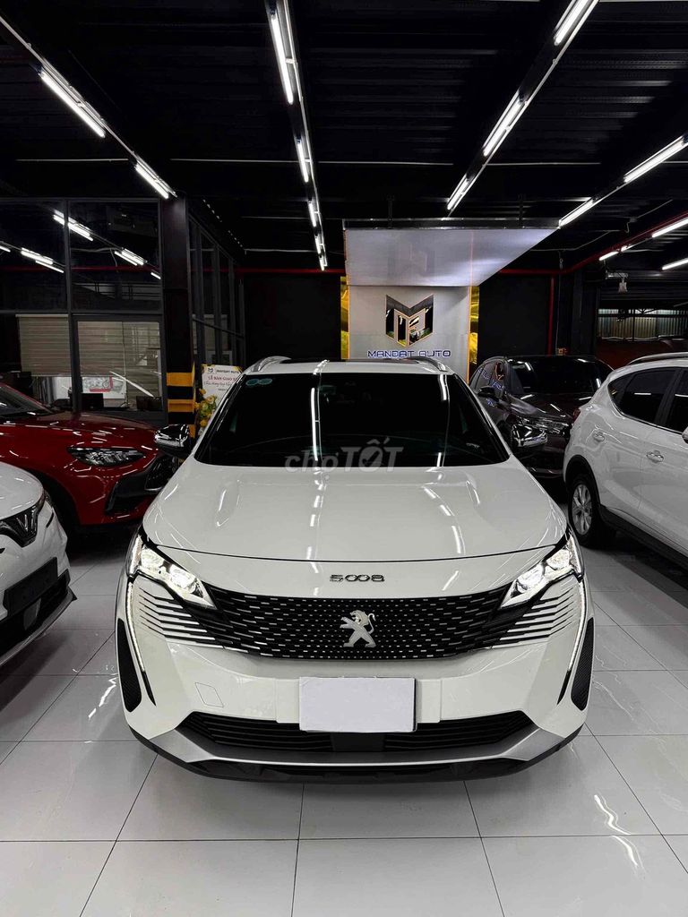 Peugeot 5008 GT 2024 7 мест белый автомат 30000 км