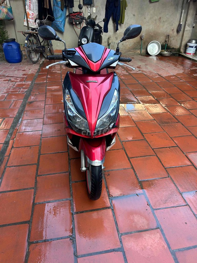 Хонда Эйр Блэйд 125 2013 красная 72000 км