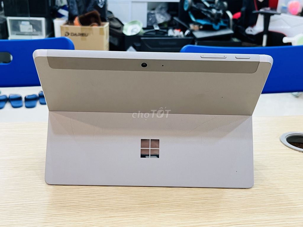 - Microsoft Surface Go (Intel 4415Y/4GB Ram
