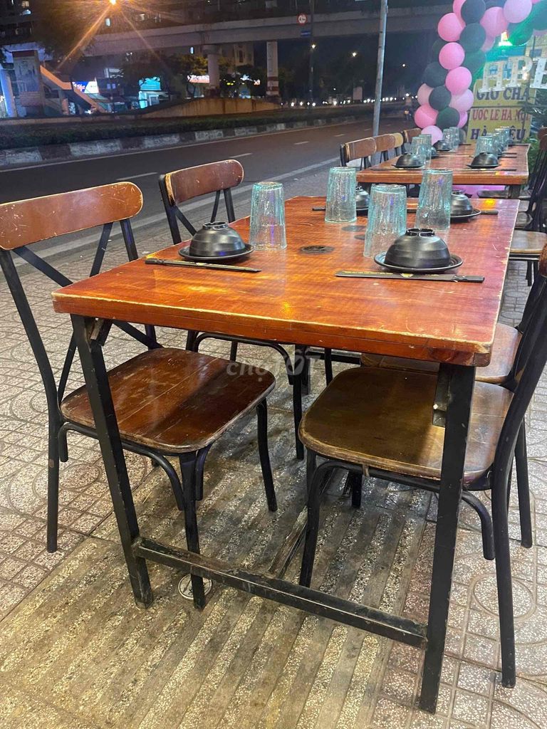 Bộ bàn ghế quán ăn ( 1 bộ gồm bàn và 4 ghế)