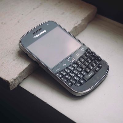 Blackberry Bold 9900 zin nguyên máy + thẻ nhớ