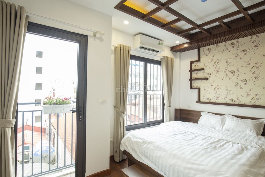 Cho thuê căn hộ phố 41 Linh Lang đầy đủ tiện nghi, ban công tầng cao