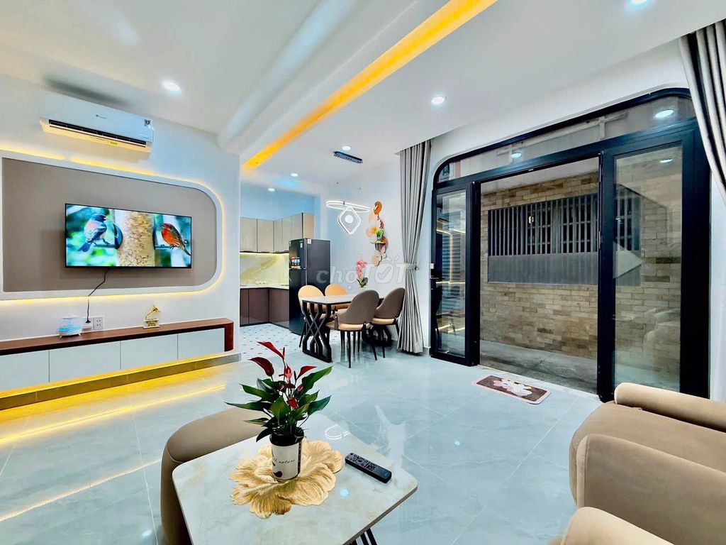Nhà mới Mai Xuân Thưởng, ngang 7,5m, 2 tầng đúc, 3 PN tặng nội thất