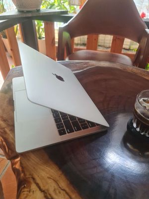 Macbook pro 13 _2017 tuoch bar 512gb. Mua bán Laptop tại Quận Tân Phú Tp Hồ Chí Minh được đăng bởi Quang tùng