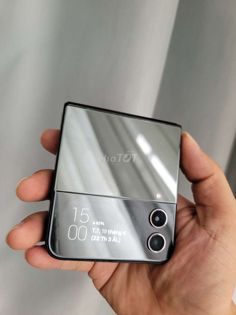 Samsung Galaxy Z Flip4 256GB Đen. Mua bán Điện thoại tại Quận 8 Tp Hồ Chí Minh được đăng bởi Phan Minh Tân hình 1