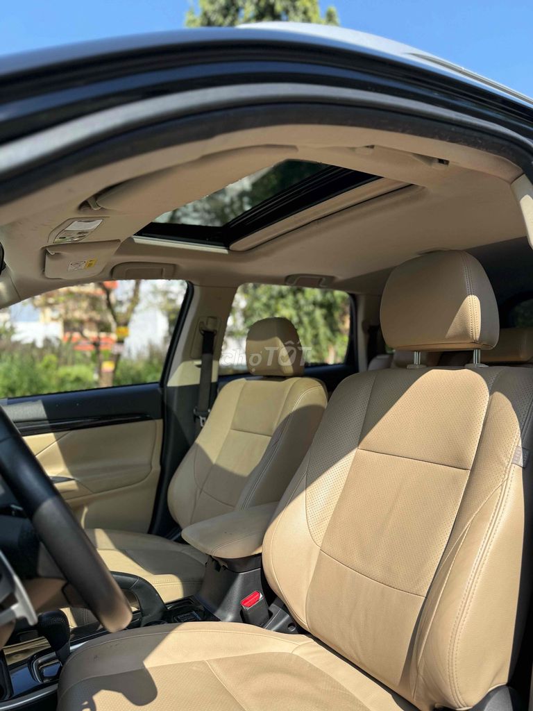 Mitsubishi Outlander 2018 2.0 CVT Premium. Mua bán Ô tô tại Thành phố Thủ Đức Tp Hồ Chí Minh được đăng bởi Lê Nhường hình 12