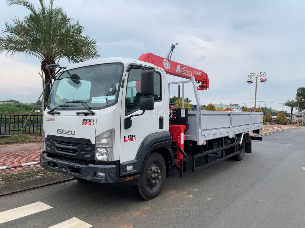 Xe Tải Isuzu FRR90NE5 Gắn Cẩu Unic 3 Tấn 5 Khúc. Mua bán Xe tải, xe ben tại Thành phố Thuận An Bình Dương được đăng bởi Ngọc Minh hình 2