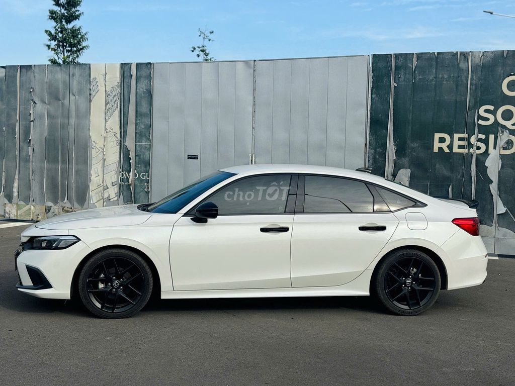 Honda Civic 2023 RS 1.5 AT - 32000 km. Mua bán Ô tô tại Thành phố Dĩ An Bình Dương được đăng bởi Siêu Thị Ô Tô Bình Dương  hình 5