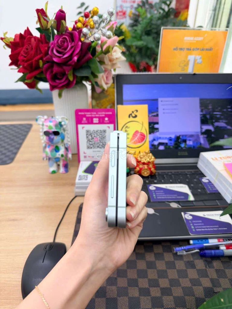 Samsung Galaxy Z Flip 6 12GB/256GB Xám. Mua bán Điện thoại tại Thành phố Thủ Đức Tp Hồ Chí Minh được đăng bởi Minh phương hình 1