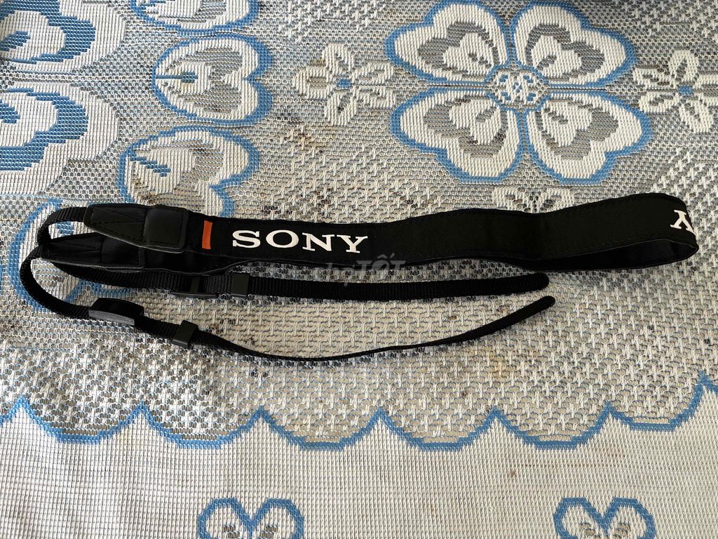 Dây đeo máy ảnh Sony Đen. Mua bán Phụ kiện (Màn hình, Chuột...) tại Thành phố Huế Thừa Thiên Huế được đăng bởi Lotus Boy hình 1