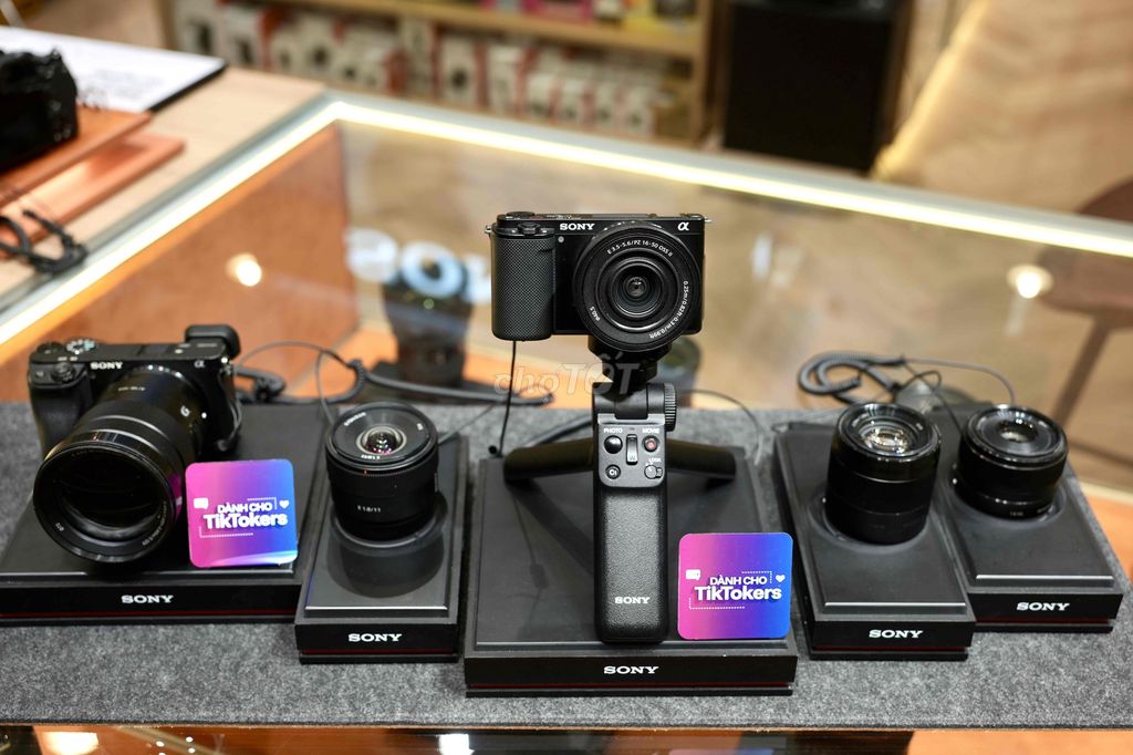 Máy ảnh Sony ZV-E10 newseal 100% BH chính hãng. Mua bán Máy ảnh, Máy quay tại Quận 1 Tp Hồ Chí Minh được đăng bởi Sony Corner by Dat Tran hình 1