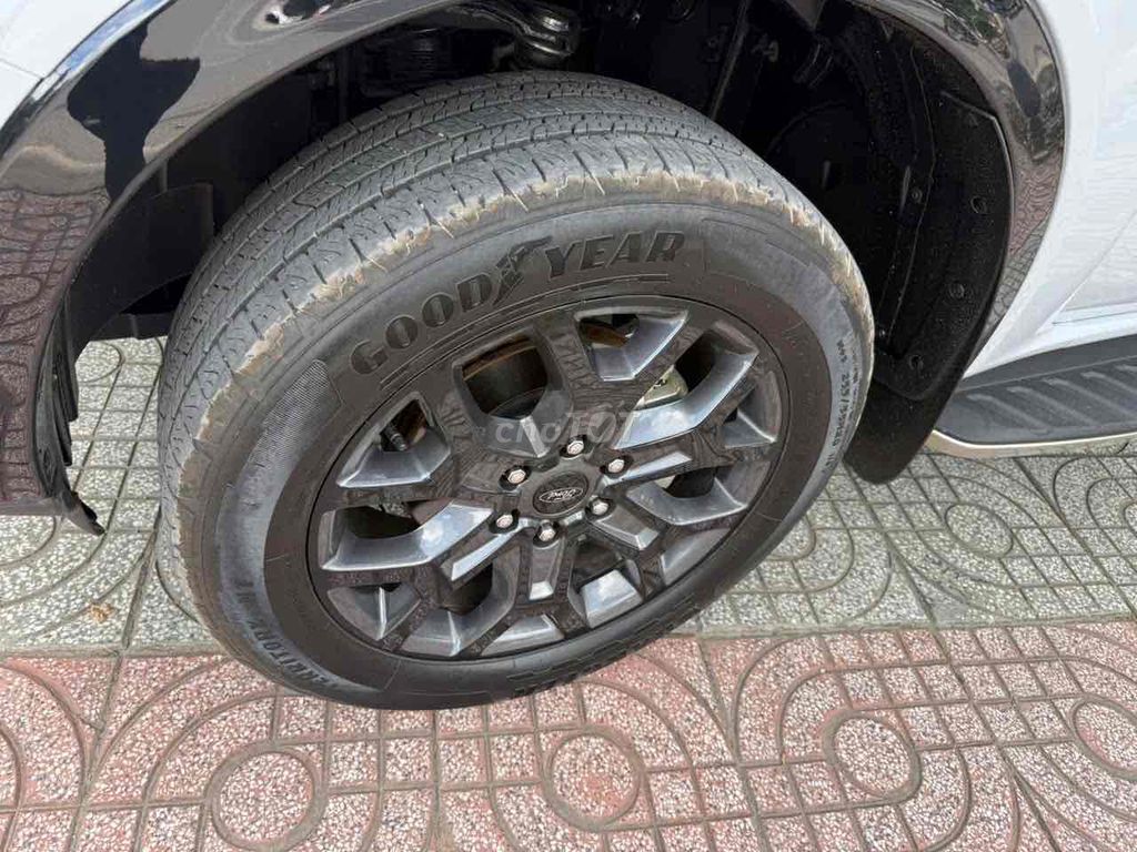 Everest mode2023  Titanium 2.0L AT 4x2 - 36000 km. Mua bán Ô tô tại Quận 12 Tp Hồ Chí Minh được đăng bởi Văn Bình hình 9