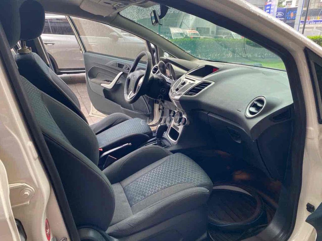 Ford Fiesta 2013 Trắng 59.800 km 1 Chủ. Mua bán Ô tô tại Quận Tân Bình Tp Hồ Chí Minh được đăng bởi Sài Gòn Ford hình 12