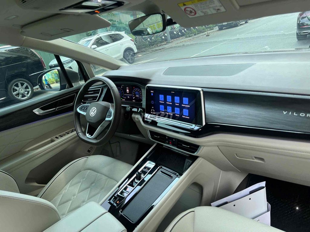 Volkswagen Viloran Nâu 7 chỗ. Mua bán Ô tô tại Quận 5 Tp Hồ Chí Minh được đăng bởi Hưng Trang Volkswagen hình 4