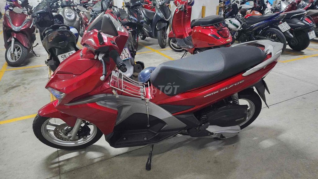 2016 Honda Air Blade Красный автомобиль 125 куб. см для продажи