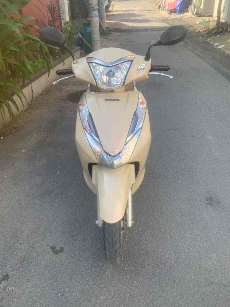 Honda Lead màu Vàng kem. Mua bán Xe máy tại Thành phố Thủ Đức Tp Hồ Chí Minh được đăng bởi thuy tran hình 4